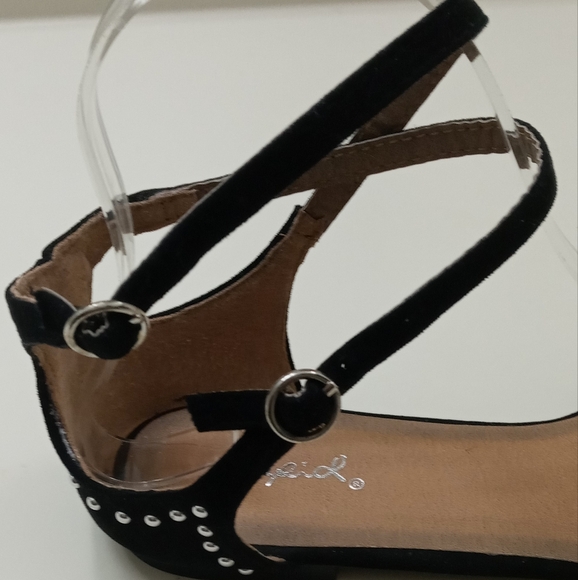 Qupid suade stud ankle strap flats size 7 like new worn once - Picture 8 of 8